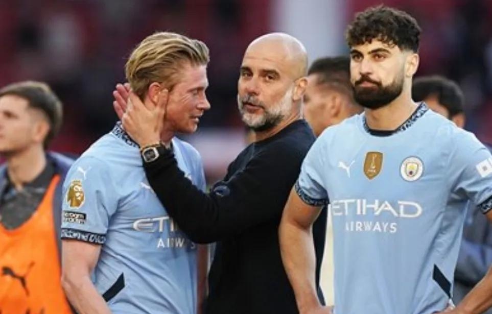 德布劳内赛前列队欢迎梅西，尊重对手尽显风度！的简单介绍