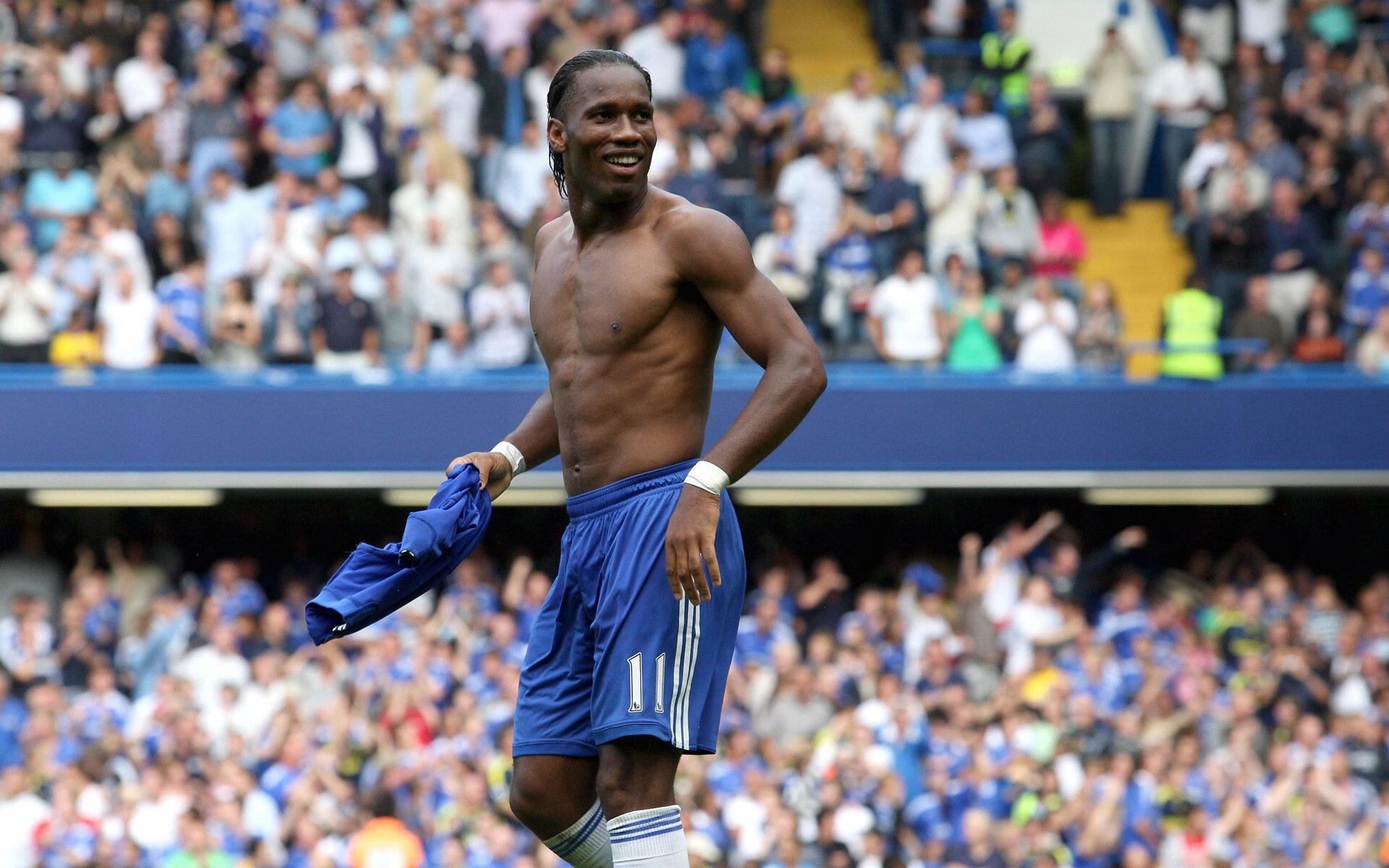 综合格斗赛场焦点！美国队对阵德国队，战况跌宕起伏，悬念直到终场